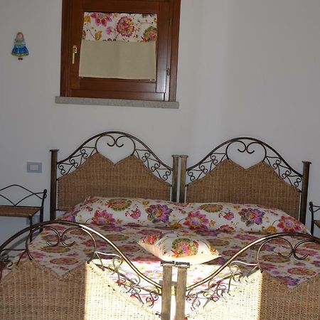 Residenza Il Melograno Villa Budoni Esterno foto