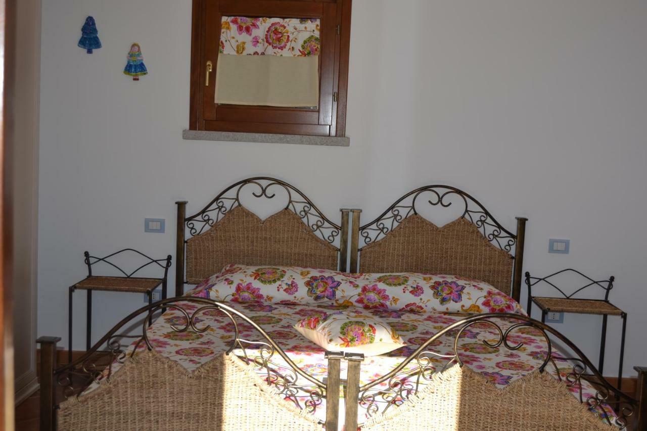 Residenza Il Melograno Villa Budoni Esterno foto