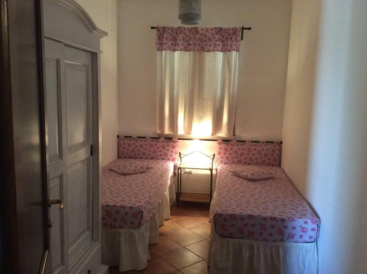 Residenza Il Melograno Villa Budoni Esterno foto